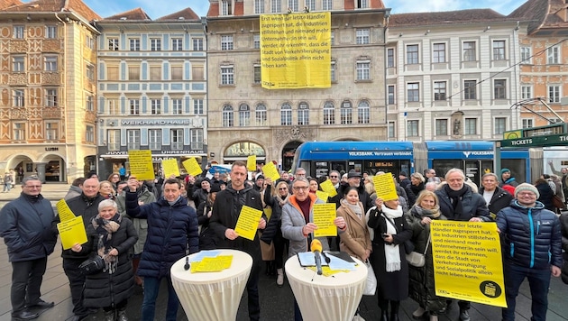 Many inner-city entrepreneurs in Graz responded to the call of the WKO around Josef Herk and Bernhard Bauer on Thursday. (Bild: Jauschowetz Christian)