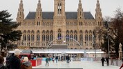 Gäste aus dem Ausland erleben den Eistraum als „Traumpaar aus Stadt und Eislaufen“.
