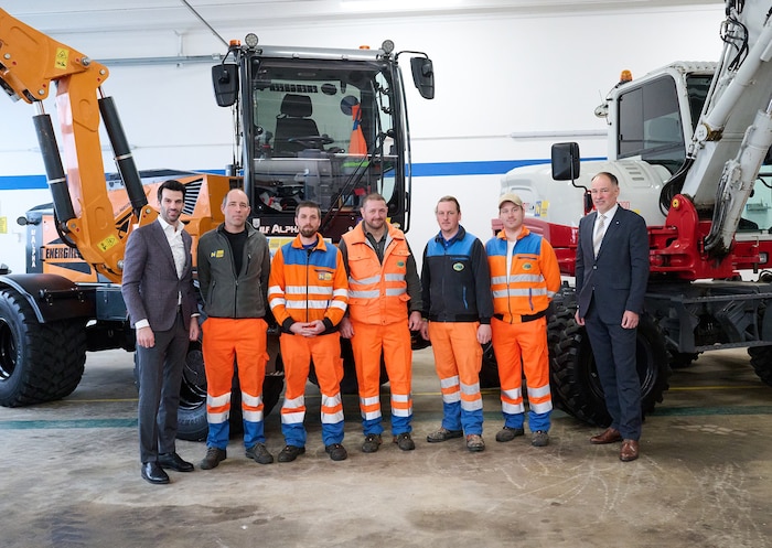 Road construction creates jobs and offers young people in particular the chance to receive sound training. Currently, 51 apprentices are being trained in 35 road maintenance depots. 