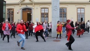 „One Billion Rising“ in Krems und Mödling: Tanzen gegen Gewalt an Frauen (Bild: Kunstmeile Krems)