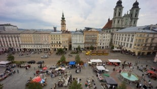 Ab 2026 wird der Linzer Hauptplatz attraktiviert. So entsteht etwa im Bereich des historischen Neptunbrunnes (rechts unten) eine schattenspendende Oase. (Bild: Pressefoto Scharinger © Daniel Scharinger)