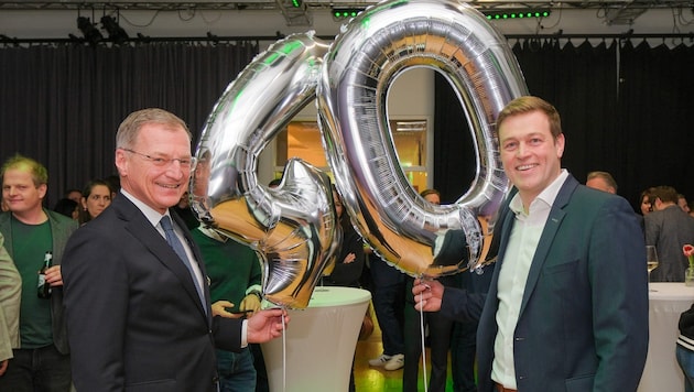 Thomas Stelzer held a laudatory speech for jubilarian Kaineder (right) (Bild: Horst Einöder/Flashpictures)