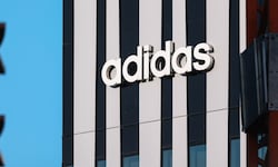 Bei Adidas werden Stellen abgebaut.