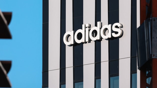 Bei Adidas werden Stellen abgebaut. (Bild: AFP/Abdesslam MIRDASS)