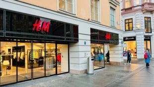 Bald gibt es nur noch eine H&M-Filiale in Graz – jene am Hauptplatz muss weichen. (Bild: Christoph Hartner)