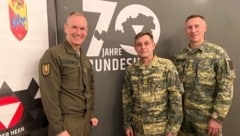 Ausblick auf 2025 mit 70 Jahre Bundesheer (v. li.): Gasser, Schadenböck und Oberst Christian Luipersbeck, Jägerbataillon 19. (Bild: Grammer Karl)