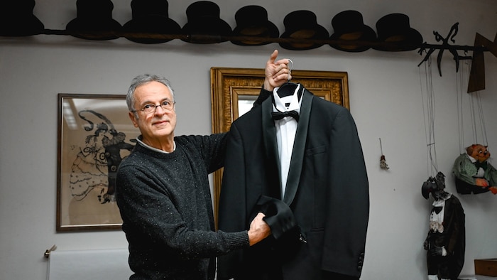 For master tailor Berthold Windner, it's quite clear - tie only during the day, bow tie in the ...