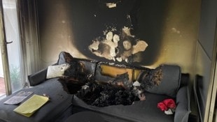 Das Feuer zerstörte das Sofa in der Wohnung im achten Stock des Steyrer Hochhausesю  (Bild: FF Steyr)