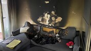 Das Feuer zerstörte das Sofa in der Wohnung im achten Stock des Steyrer Hochhausesю 