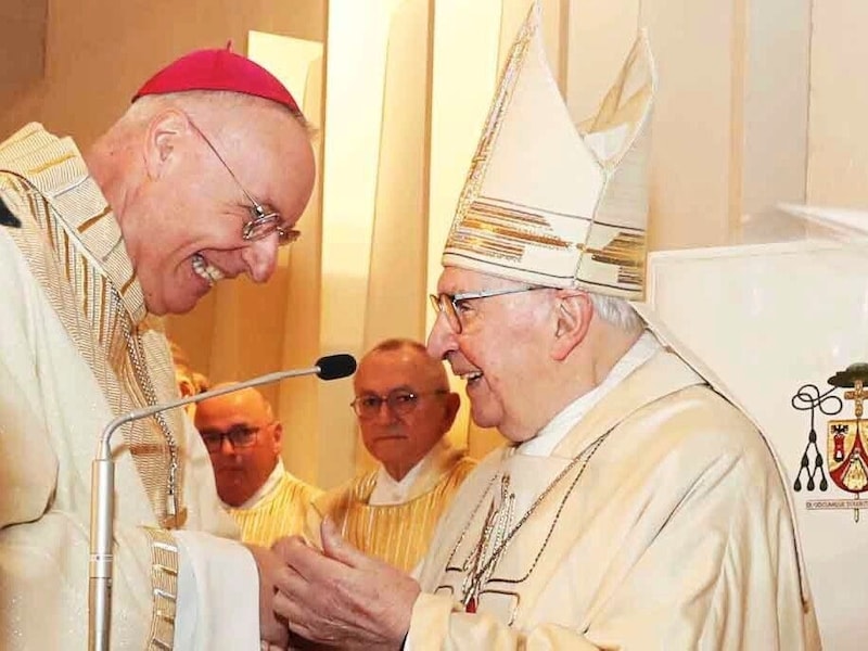 Diocesan Bishop Ägidius Zsifkovics offered his heartfelt congratulations. (Bild: Reinhard Judt)