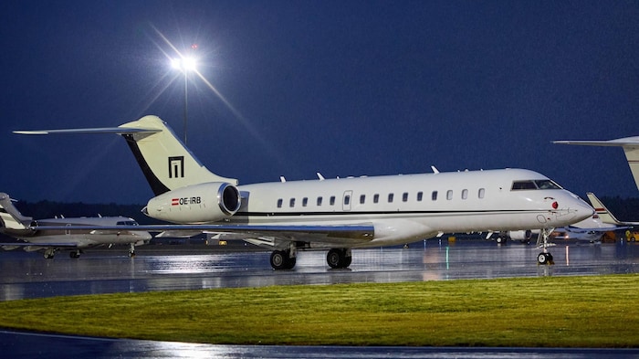 What does the world cost? Benko was traveling in a large private jet until Signa Holding went bankrupt. 