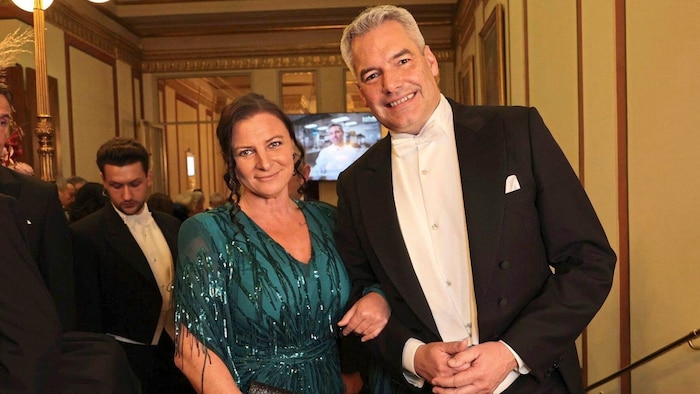 Alt-Kanzler Karl Nehammer mit seiner Ehefrau Katharina feierte an diesem Abend ihren ersten ...
