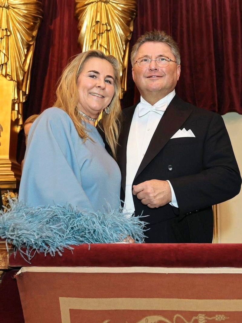 Stammgäste im Musikverein: Porr-Chef Karl-Heinz Strauss und seine Ehefrau Carolin tanzten auch zum Ball an. (Bild: Tuma Alexander/Starpix)