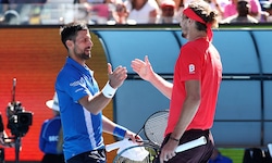 Djokovic gibt auf, Zverev steht im Finale.