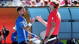 Djokovic gibt auf, Zverev steht im Finale. (Bild: AFP/APA/Martin KEEP)