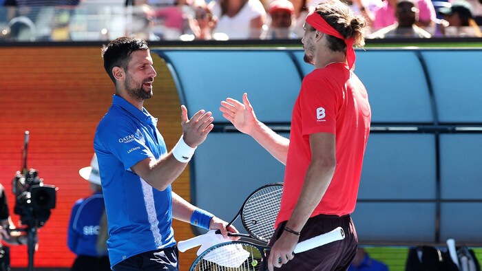 Djokovic gibt auf, Zverev steht im Finale.