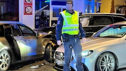 An den Autos entstand erheblicher Sachschaden. (Bild: Markus Tschepp/Krone KREATIV)