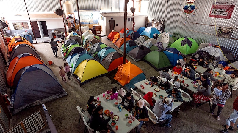 Emergency shelter for migrants in Mexico (Bild: APA/AP)