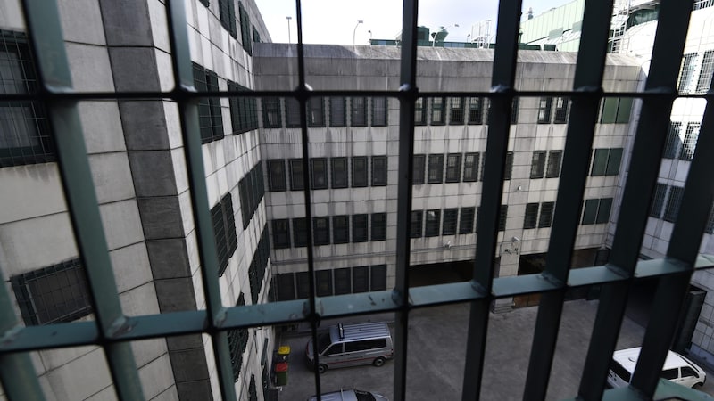 A view of the inner courtyard of the Josefstadt prison (Bild: picturedesk.com/HELMUT FOHRINGER / APA / picturedesk.com)