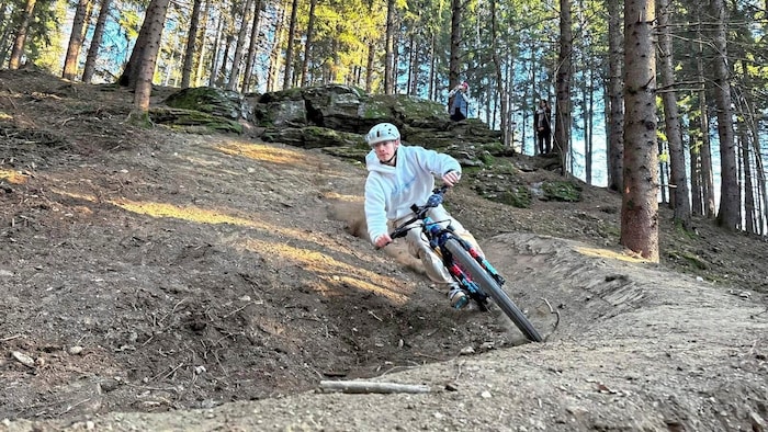 Rapid descent on the almost completed course. 