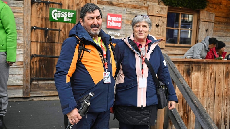 Manfred and Margarete Happacher from Tarrenz were experiencing the Hahnenkamm race for the first time. He was looking forward to the racers, she was looking forward to the atmosphere. (Bild: Wenzel Markus)