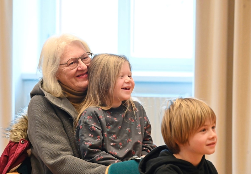 Groß und Klein hatten Spaß bei der Lesung im Amthof (Bild: Evelyn Hronek)