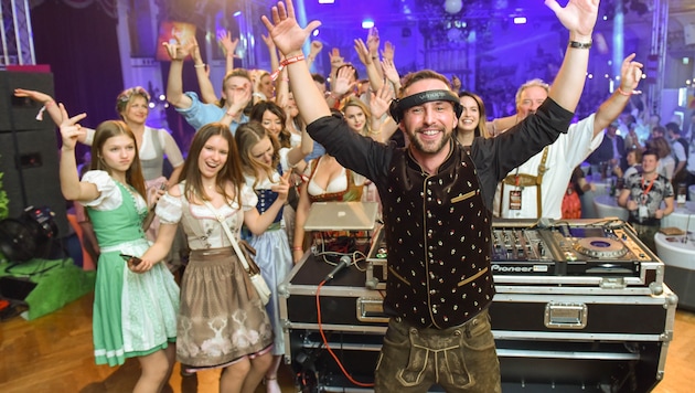 Endlich, es ist zurück: Das legendäre „Krone“-Wilderer Gschnas! Für den richtigen Partysound sorgt unter anderem Rene Rodrigezz. (Bild: Markus Wenzel)