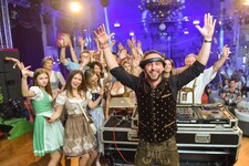 Endlich, es ist zurück: Das legendäre „Krone“-Wilderer Gschnas! Für den richtigen Partysound ...