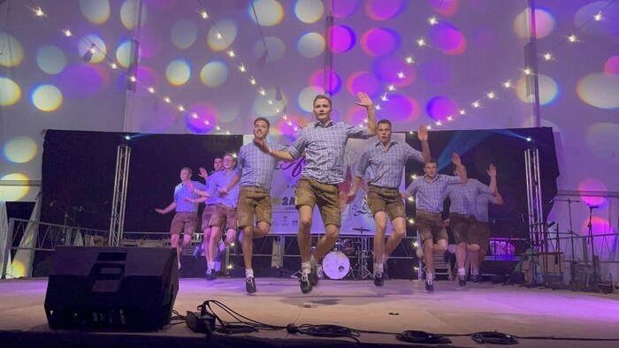 Sie mischen mit am „Krone“-Wilderer Gschnas: die Original Altenberger Schuhplattler.