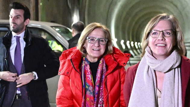 From the left: Lower Austria's Vice Governor Udo Landbauer, Governor Johanna Mikl-Leitner and Environment Minister Leonore Gewessler (Bild: APA/Hans Klaus Techt)