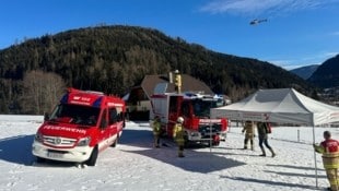 Rettung, Feuerwehr, Bergrettung und Polizei waren im Einsatz. (Bild: FF Ramingstein)