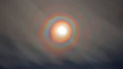 Eine Korona um den Mond sieht man nicht alle Tage, am besten zu erkennen ist das Phänomen bei ...