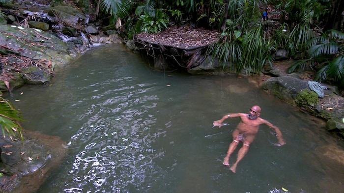 Pierre ging gleich mal nackt baden.