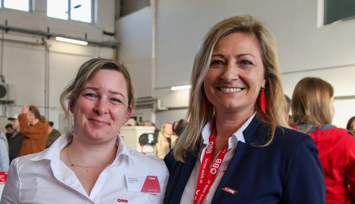 Looking for staff: Susanna Lehninger and Andrea Mayrl-Paar.