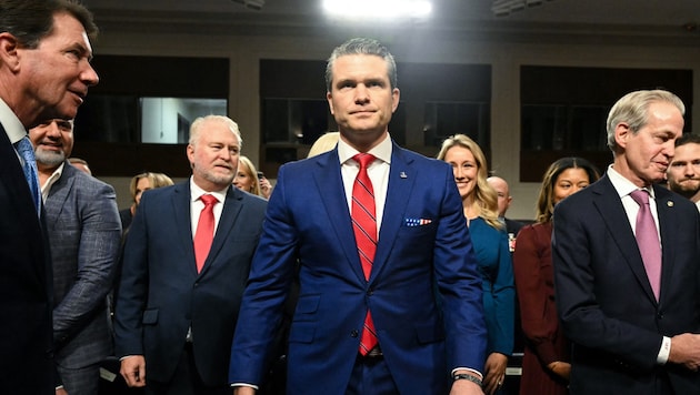 Genügend Republikaner stellten sich hinter Pete Hegseth. (Bild: AFP/SAUL LOEB)