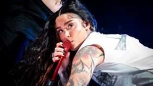 Kränklich, aber trotz allem mit vollem Einsatz bei der Sache: R&B-Star Kehlani im Wiener Gasometer. (Bild: Andreas Graf)