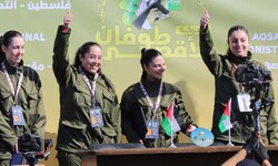 Lächelten die israelischen Geiseln aus freien Stücken oder unter Drohungen?