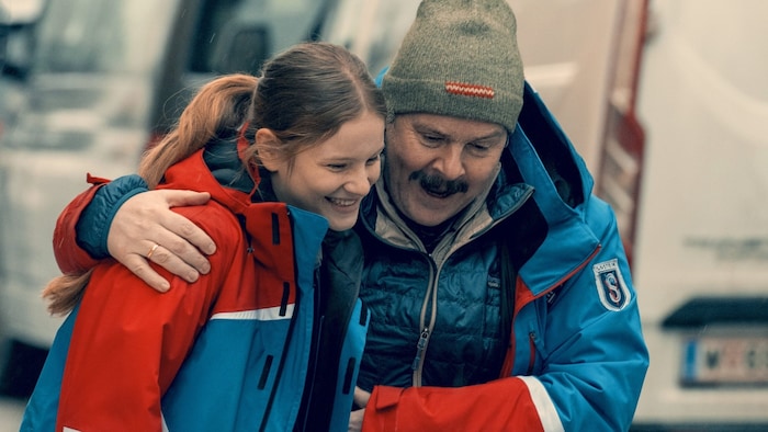 Danis Vater unterstützt sie bei ihrem Wunsch, Skirennfahrerin zu werden.