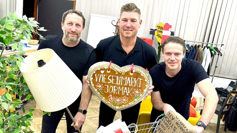 Backstage: Daniel Malej, Matthias Visotschnig, Stefan Hangl bereiten sich vor.   (Bild: Evelyn Hronek/Evelyn Hronek )