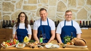 Konrad Robitza (Mitte) mit seiner kleinen Crew, bestehend aus Esther Farkas und Peter Prieler. (Bild: das ROBITZA & Mr. K. )