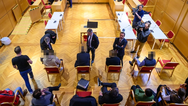 The diversion for the five defendants in the trial surrounding the incidents on a school trip to the private Catholic high school Aloisianum in Linz is causing discussion. (Bild: TEAM FOTOKERSCHI / WERNER KERSCHBAUMMAYR, Krone KREATIV)