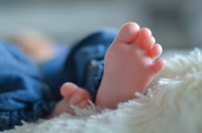 Die Mutter hat im Babynest in Linz 20 Minuten Zeit, sich zu verabschieden, nach dieser Zeit wird Alarm ausgelöst. (Bild: JOHANNA SCHLOSSER)