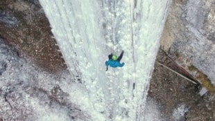 Spektakuläre Bilder liefert das Eisklettern in Breitenau. (Bild: Erwin Schischway)