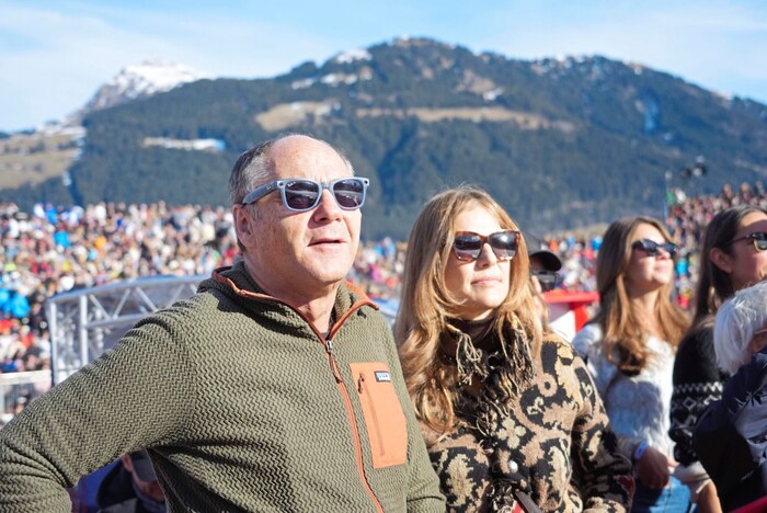 Formel-1-Star Gerhard Berger, ebenfalls ein Stammgast an der Streif, mit seiner Helene