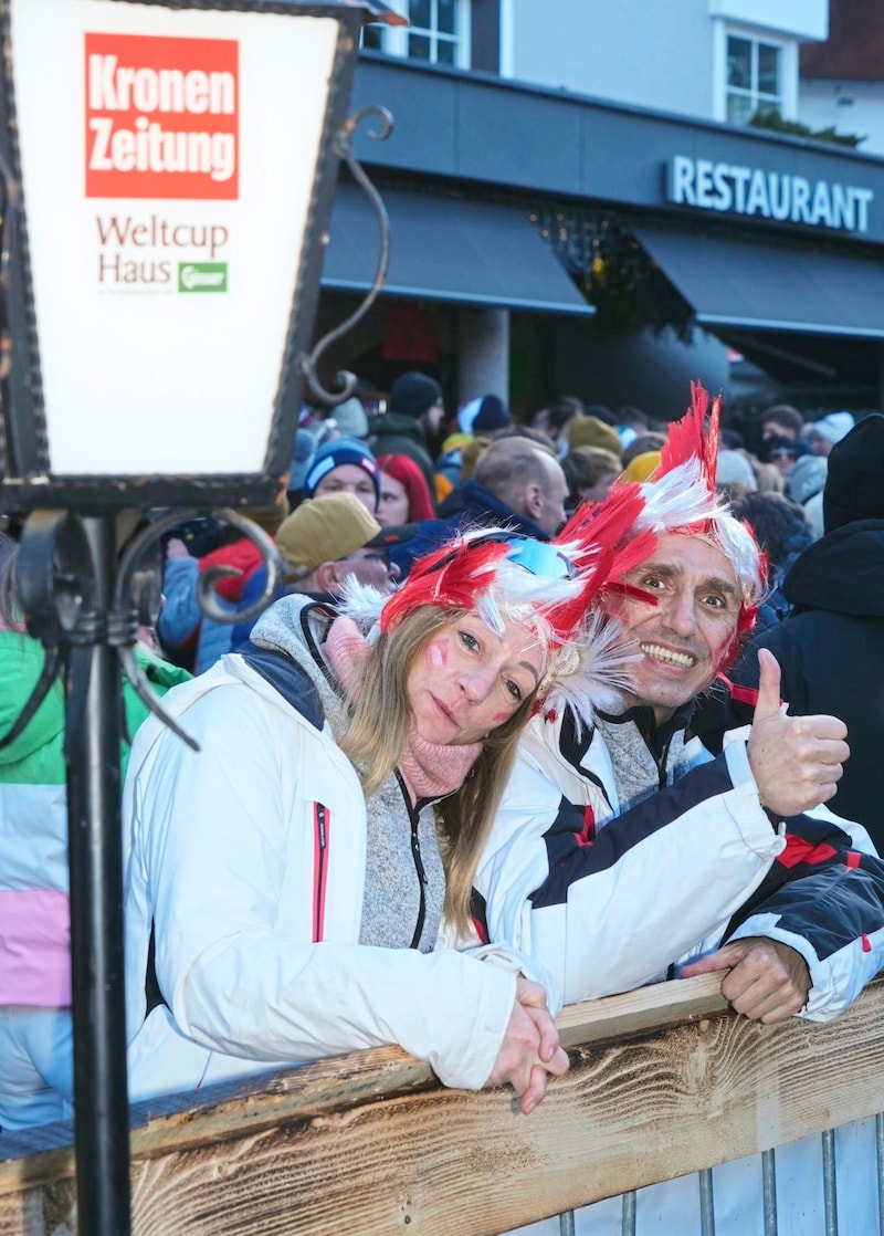 Beste Stimmung vor dem „Krone“-Haus in Kitz (Bild: Pail Sepp)