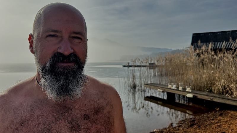 Josef Köberl feels right at home at Lake Ossiach - even if the water is a touch too warm for him. (Bild: Melanie Leitner)