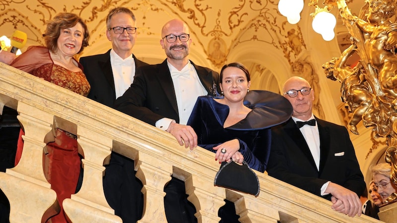 Opernintendant Ulrich Lenz mit Gattin Arantxa Armentia, Organisator Bernd Pürcher, Projektleiterin Maria Ohrenstein und Wolfgang Hülbig (Bild: Jauschowetz Christian)