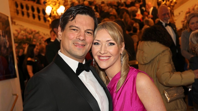 FPÖ provincial councillor Hannes Amesbauer with his fiancée Petra Ackerl (Bild: Jauschowetz Christian) FPÖ provincial councillor Hannes Amesbauer with his fiancée Petra Ackerl (Bild: Jauschowetz Christian)