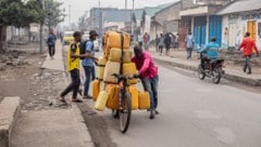 Regelmäßige Konflikte unter anderem mit dem Nachbarland Ruanda lösen in der DR Kongo immer ...