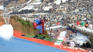 Daniel Hemetsberger flog den 50.000 Zuschauern entgegen. (Bild: Birbaumer Christof)